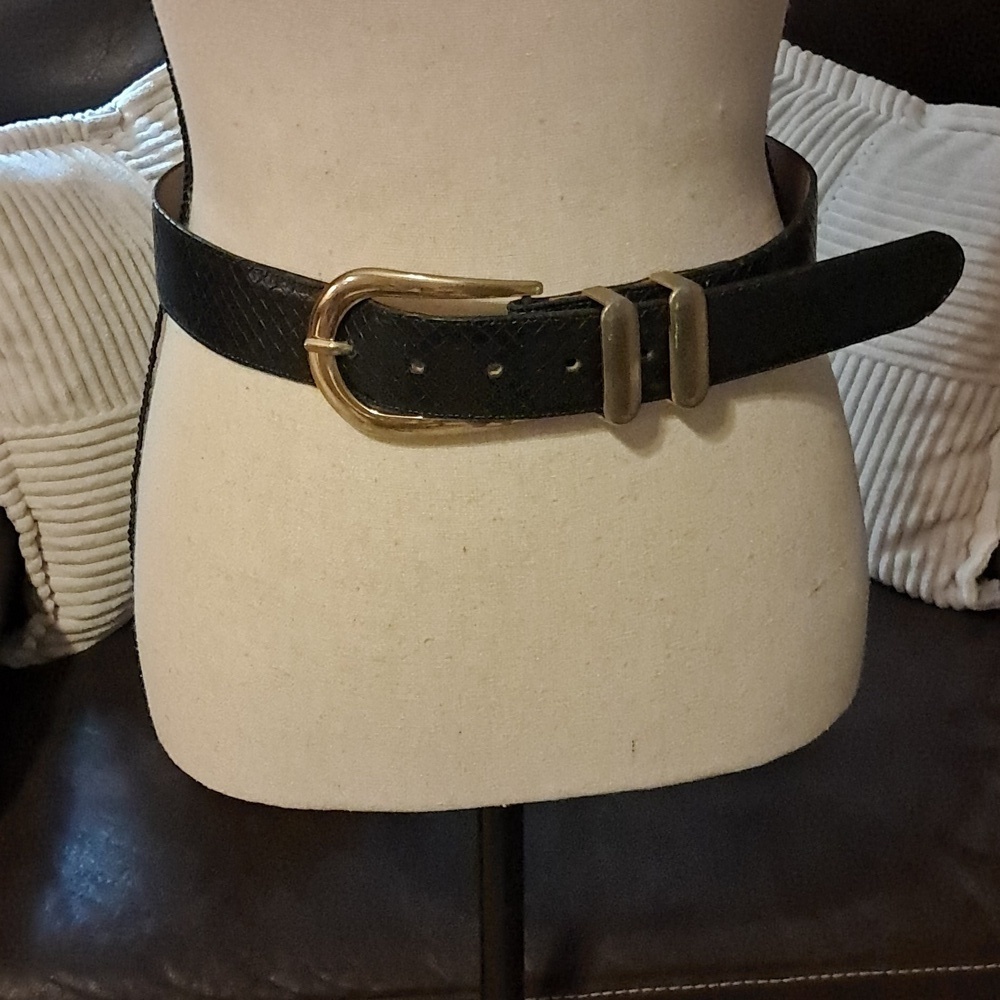 Ginnie Johansen Navy Leather Belt Gold Hardware 31/M Classic Basic Minimalist